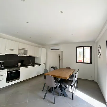 Apartahotel Casa U Fornu &