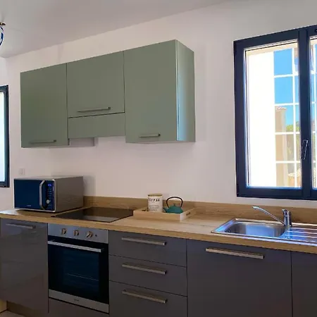 Apartahotel Casa U Fornu & 4*