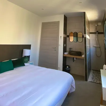 Casa U Fornu & Apartahotel LʼÎle-Rousse